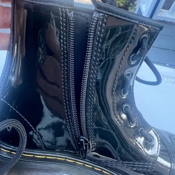 Dr. Martens Black Patent Ankle Boots Junior/Ladies NWOT Size 5 - Picture 6 of 9